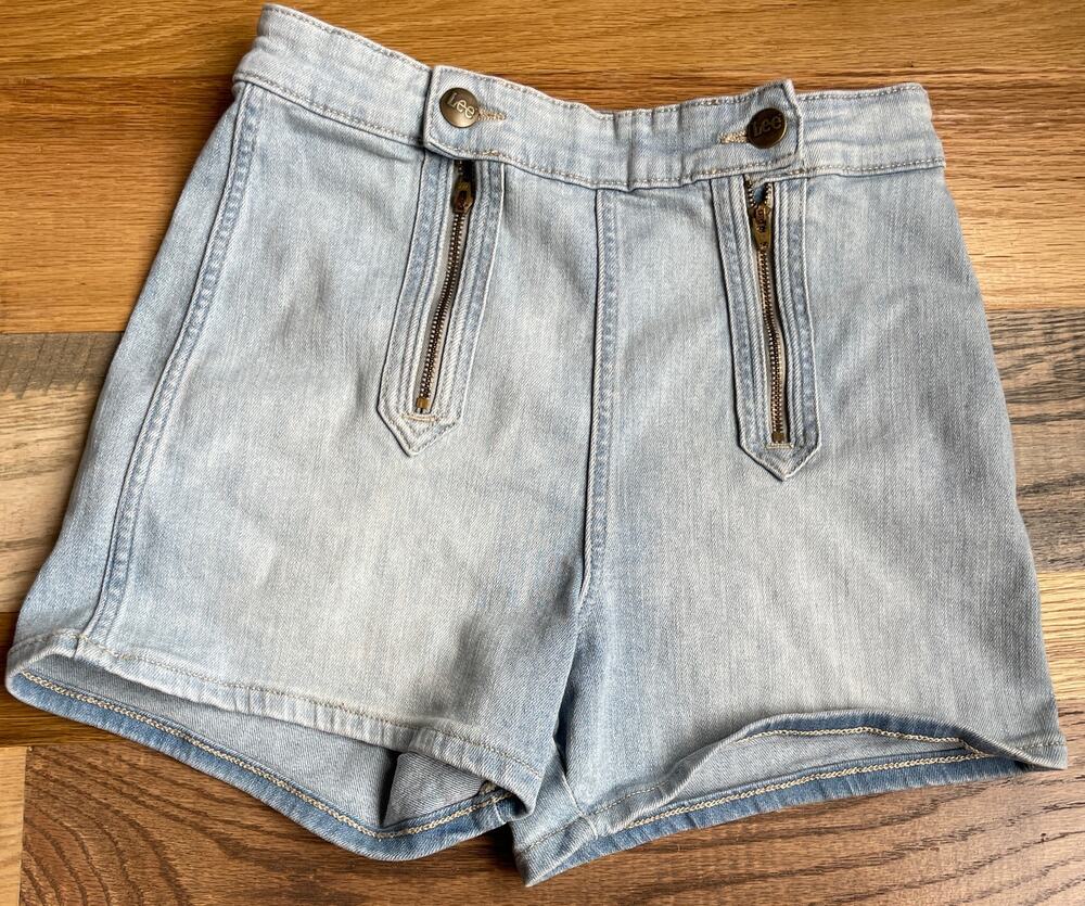 Lee Heritage Women's 2 High Rise Retro Denim Shorts Light Wash Double Zip